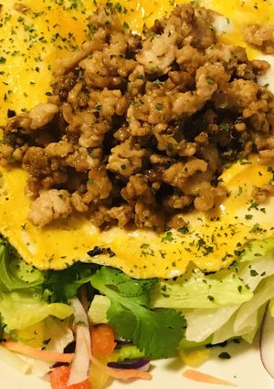 鶏そぼろのオープンオムレツ＆サラダ-レシピのメイン写真
