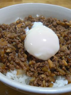 ひき肉そぼろご飯温玉乗せ-レシピのメイン写真