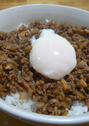 ひき肉そぼろご飯温玉乗せ-レシピのメイン写真