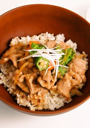 生姜焼き丼(清祥庵みそ肉ソース)-レシピのメイン写真