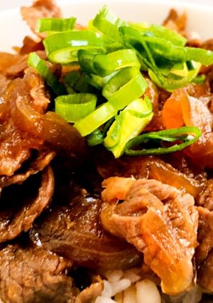 玉ねぎの甘みたっぷり♪つゆだく!牛丼-レシピのメイン写真