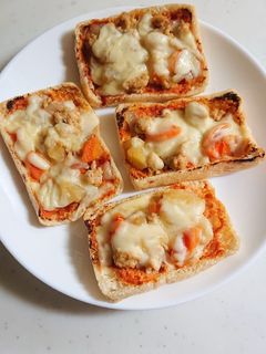 オムレツの具で油揚げピザ-レシピのメイン写真