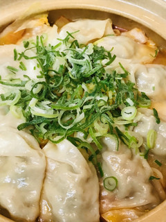 鍋の素活用●煮込みラーメン&餃子鍋-レシピのメイン写真