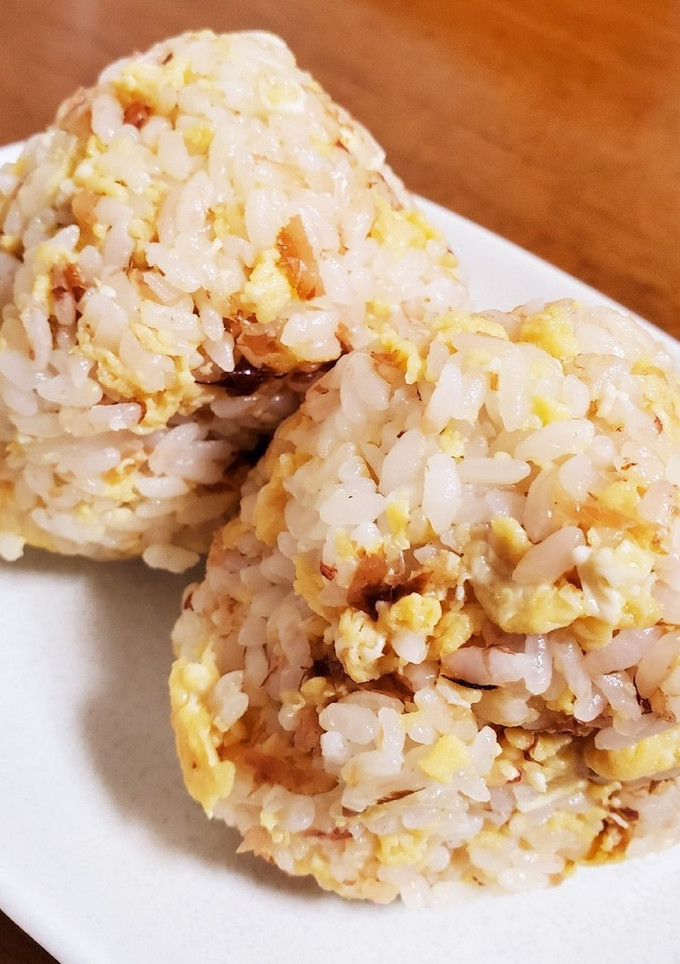 部活飯！卵とおかかのおにぎり♪-レシピのメイン写真