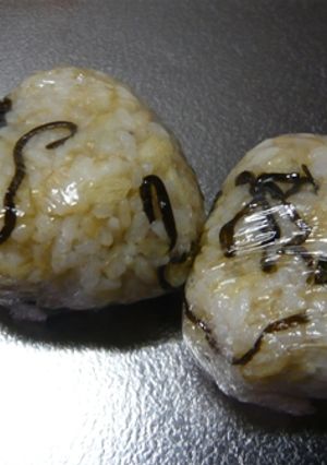 サクサク☆塩昆布おにぎり-レシピのメイン写真