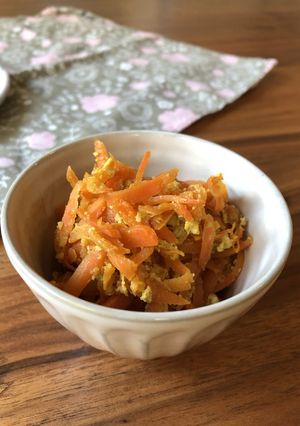 材料は4つ！簡単にんじんしりしり-レシピのメイン写真
