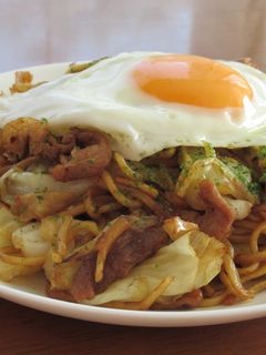 目玉焼きがとろ~り!絶品!簡単焼きそば-レシピのメイン写真