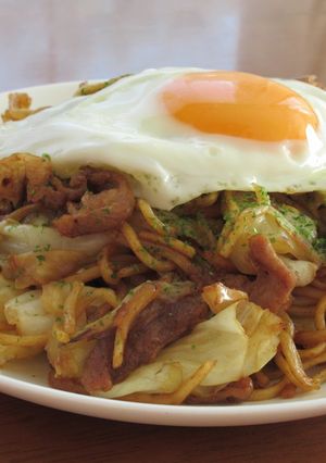 目玉焼きがとろ～り！絶品！簡単焼きそば-レシピのメイン写真