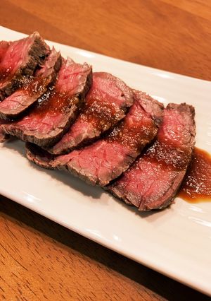 腹ぺこ男子パクパク！炊飯器ローストビーフ-レシピのメイン写真