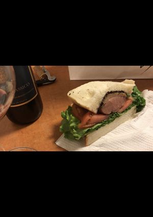 薫製肉のサンドウィッチ♪ワインを添えて!-レシピのメイン写真