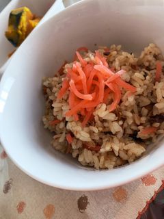 蒲焼缶と紅生姜の混ぜご飯-レシピのメイン写真