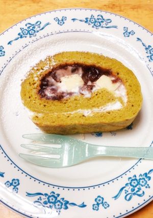 甘さ控えめ♪抹茶とあずきのロールケーキ-レシピのメイン写真
