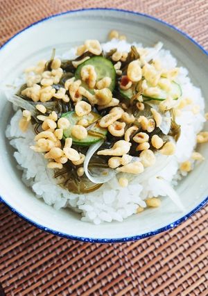 熱々ご飯にぶっかけめかぶ♬-レシピのメイン写真