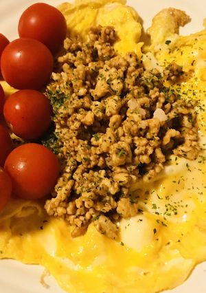 ケチャップ鶏そぼろのオープンオムレツ-レシピのメイン写真