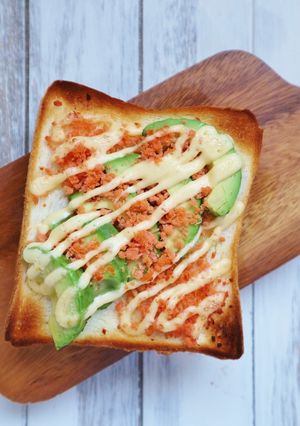 簡単！鮭フレークとアボカドのトースト-レシピのメイン写真