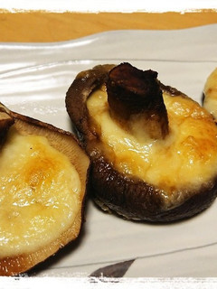おつまみ☆椎茸のガーリックチーズ焼き-レシピのメイン写真