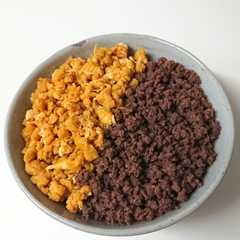 รูปของ 牛そぼろ2色丼