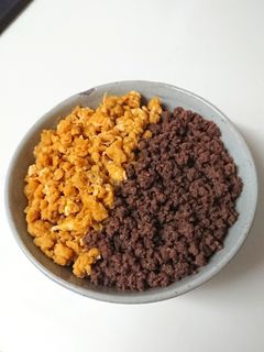 牛そぼろ2色丼-レシピのメイン写真