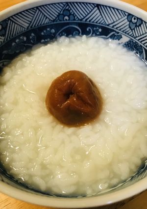 水から塩粥●シンプル梅干しのせ-レシピのメイン写真