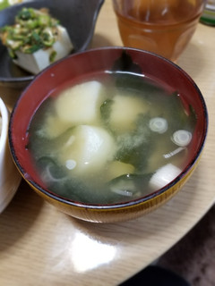 今日の味噌汁☆じゃがいも、ワカメ-レシピのメイン写真