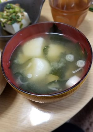 今日の味噌汁☆じゃがいも、ワカメ-レシピのメイン写真