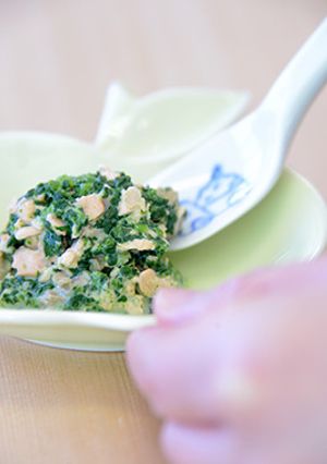 【離乳食中期】鮭とほうれん草のミルク和え-レシピのメイン写真