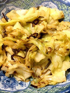 簡単でうまい♩ピリ辛キャベツの塩昆布炒め-レシピのメイン写真