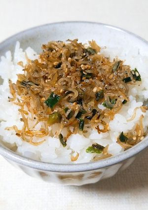 ごま香る♪5分で出来ちゃうしらすふりかけ-レシピのメイン写真