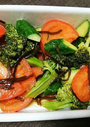 ブロッコリーとトマトと胡瓜の塩昆布和え-レシピのメイン写真