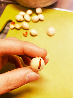 誰でも出来る。殻つき銀杏 塩炒め-レシピのメイン写真
