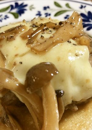 キノコとチーズのハンバーグ-レシピのメイン写真