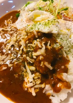 レトルト活用●ポーチドエッグチーズカレー-レシピのメイン写真