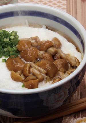 うどんだしで作る｜とろろなめこうどん-レシピのメイン写真