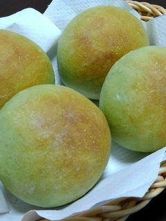 青汁で☆緑色のフワフワ手捏ねパン-レシピのメイン写真