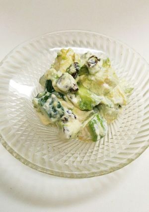 アボカドときゅうりのレーズンサラダ-レシピのメイン写真