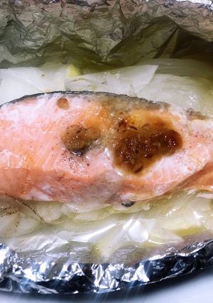 簡単!秋鮭のニンニクバターホイル焼き-レシピのメイン写真