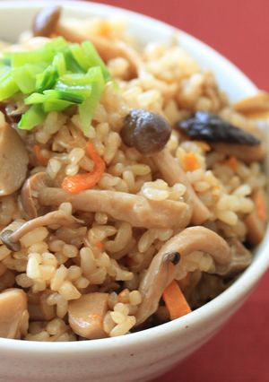 きのこの香り豊か！食欲そそる炊き込みご飯-レシピのメイン写真