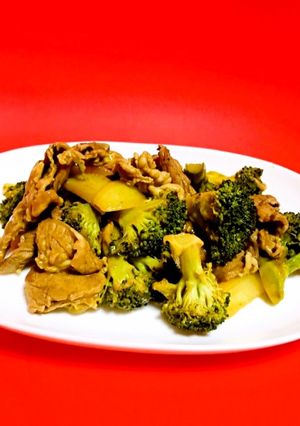 牛コマ肉とブロッコリーのカレー醤油炒め-レシピのメイン写真