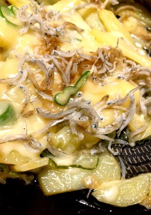 ジャガイモ とシラスのチーズ焼き-レシピのメイン写真