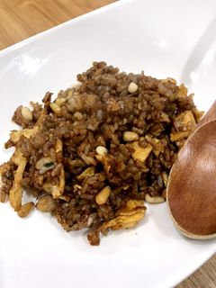 松の実と黒酢の黒炒飯-レシピのメイン写真