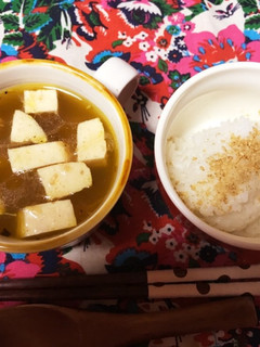 オニオンリング入りの温かいスープ-レシピのメイン写真