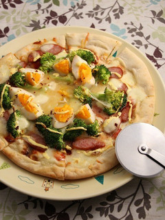 簡単!モッツァレラと味玉ピザ-レシピのメイン写真