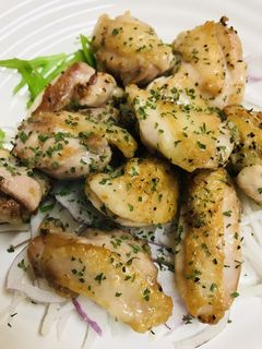 シンプル下味だけ●鶏もも肉の塩・胡椒炒め-レシピのメイン写真