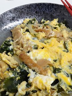 旨味じゅわ~!わかめとお麩の卵とじ-レシピのメイン写真