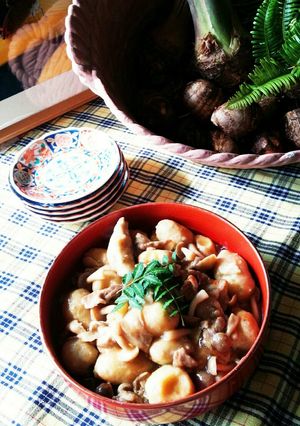 旬の里芋と豚小間で煮っ転がし♪-レシピのメイン写真