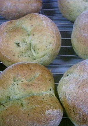 牛乳で作るよもぎパン-レシピのメイン写真