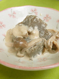 こんにゃくとシメジのミルク煮-レシピのメイン写真