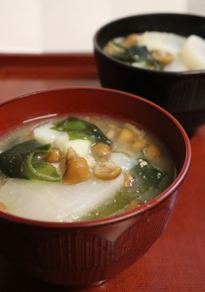 朝夕♪蕪・レンジじゃが芋・ナメコの味噌汁-レシピのメイン写真