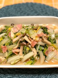 ベーコン入り☆豆苗と白菜の中華風炒め-レシピのメイン写真