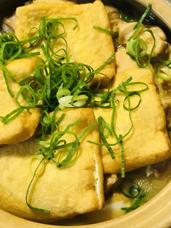 鶏もも肉と餅入り薄揚げの野菜うどん鍋-レシピのメイン写真